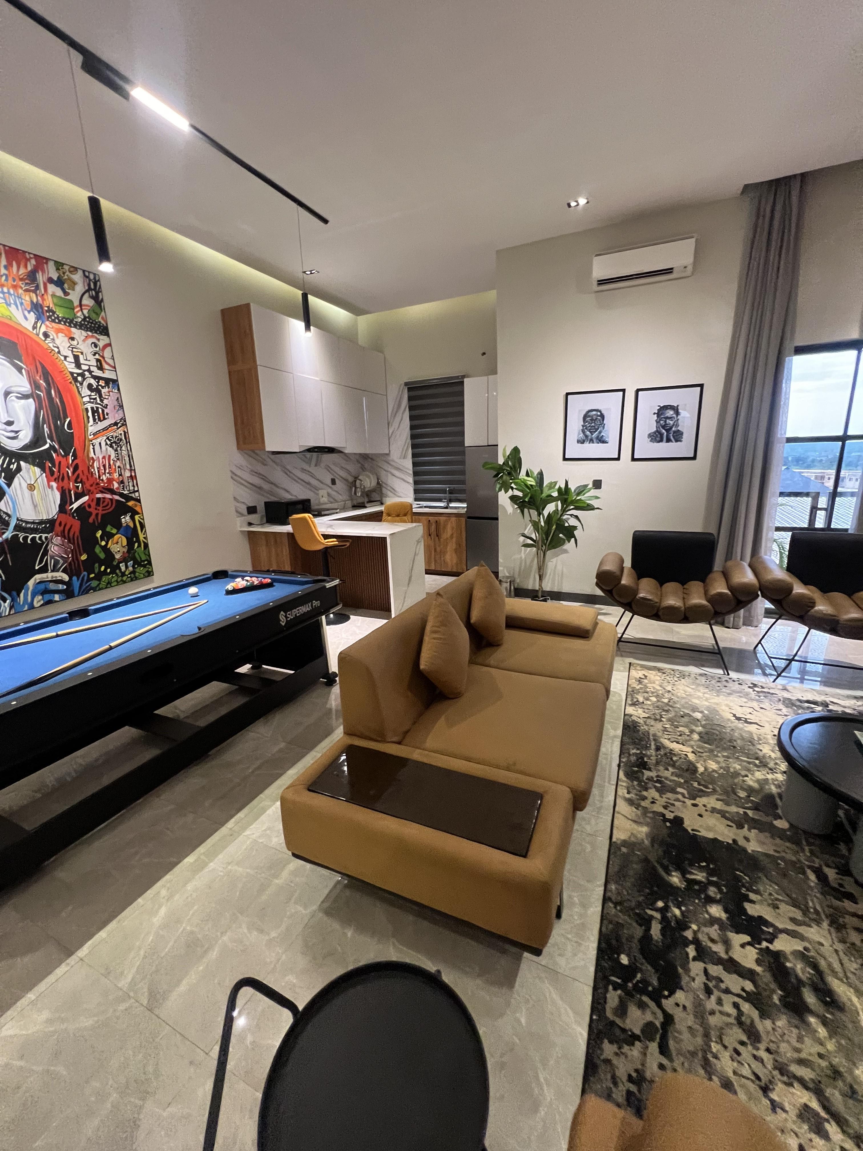 2 bedroom apartment with snooker and a well equipped kitchen